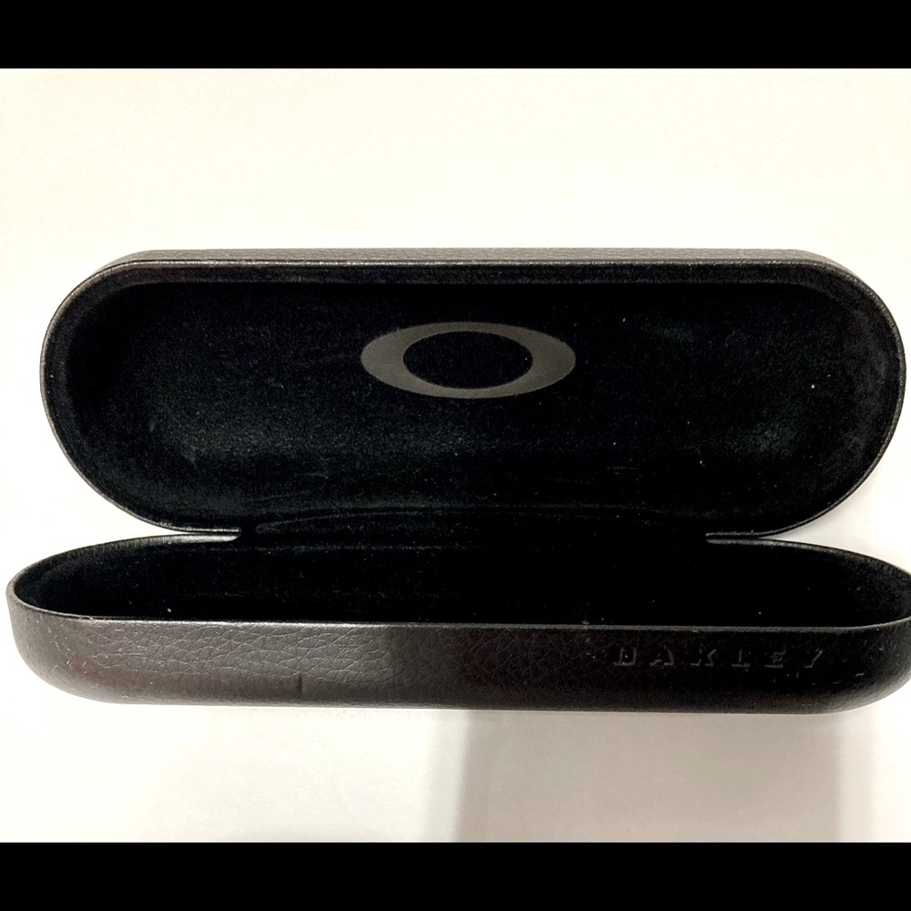 Oakley glasses CASE ONLY *flaws Read*